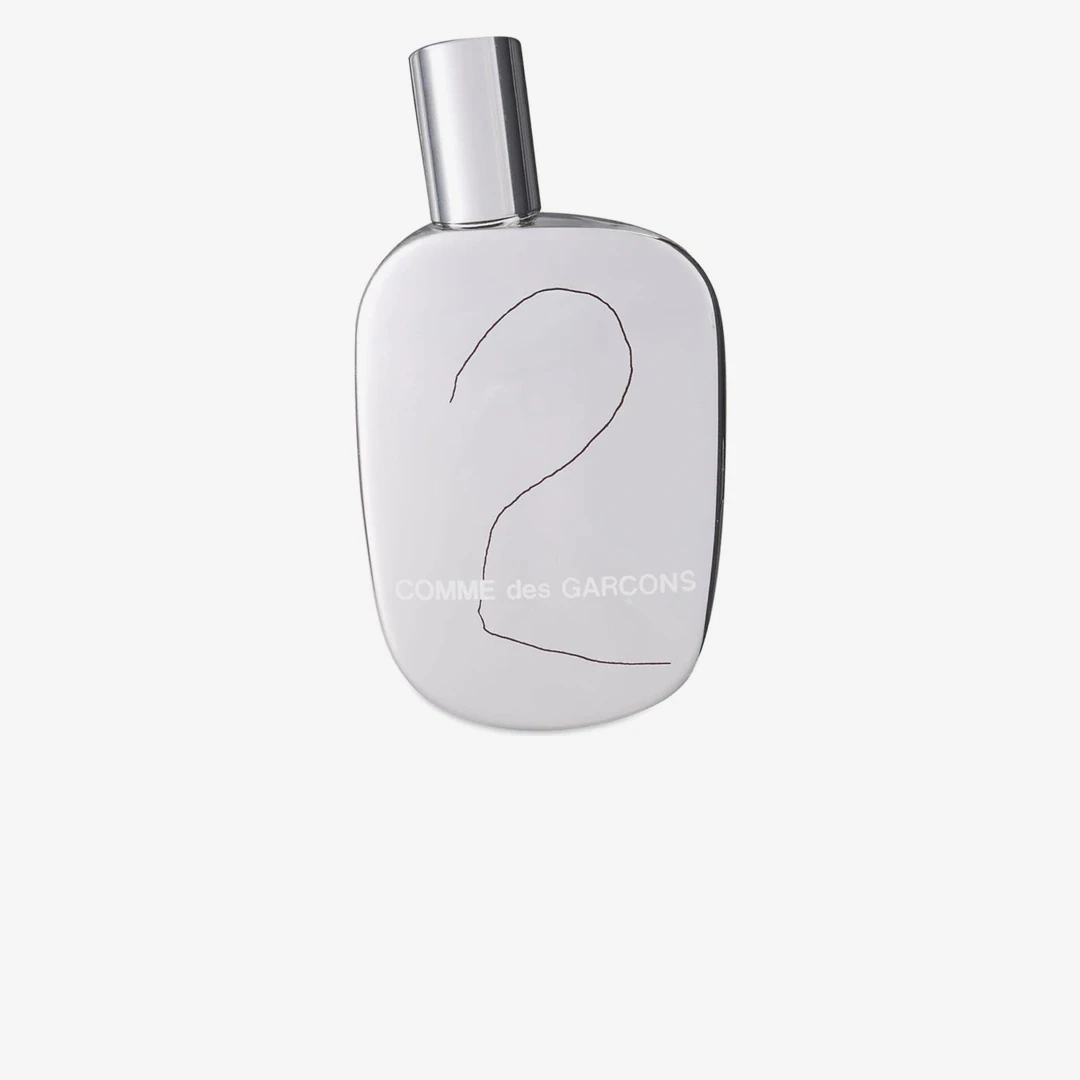 Мужская парфюмерия — флакон Comme des Garçons 2 Eau de Parfum на светлом фоне